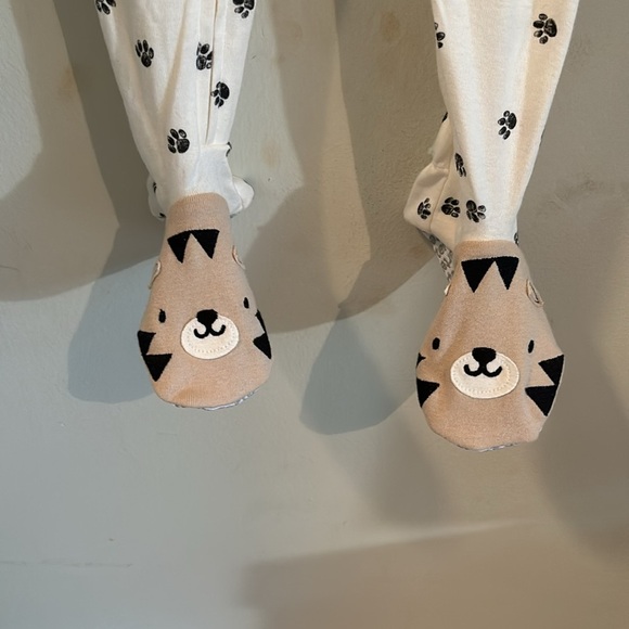 ⭐️NWT - Carter's Cream and Black Paw Print One Piece - Picture 3 of 10